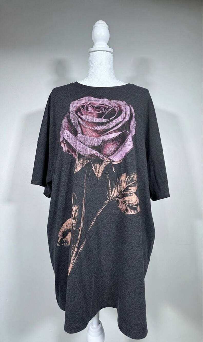 No Boundaries Rose Graphic Boyfriend Tee Charcoal Grey XXL (20)